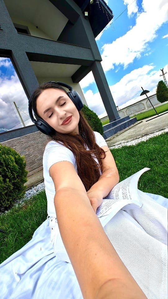 Post 7 by Victoria on Instagram (video)