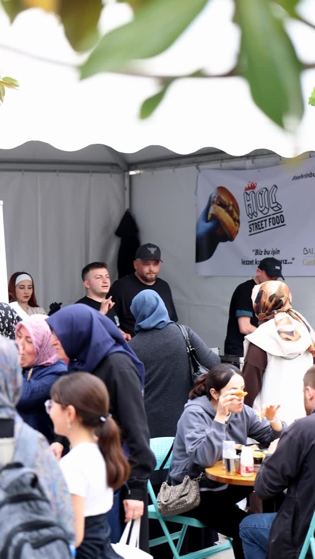 Post 4 by HOL Street Food on Instagram (video)