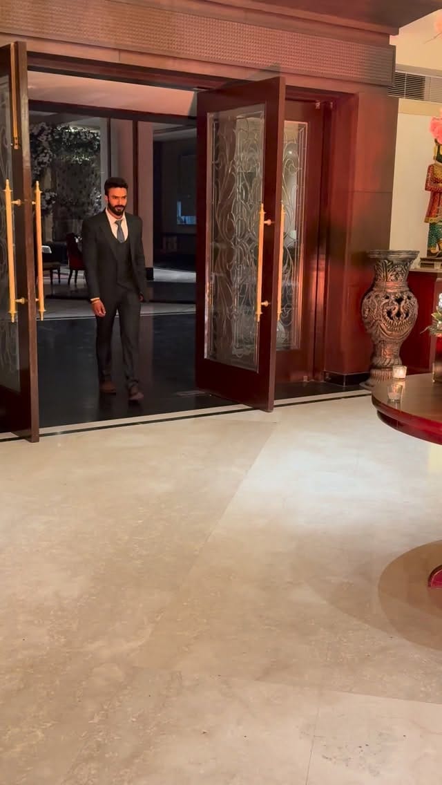 Post 2 by Mohit Hir on Instagram (video)