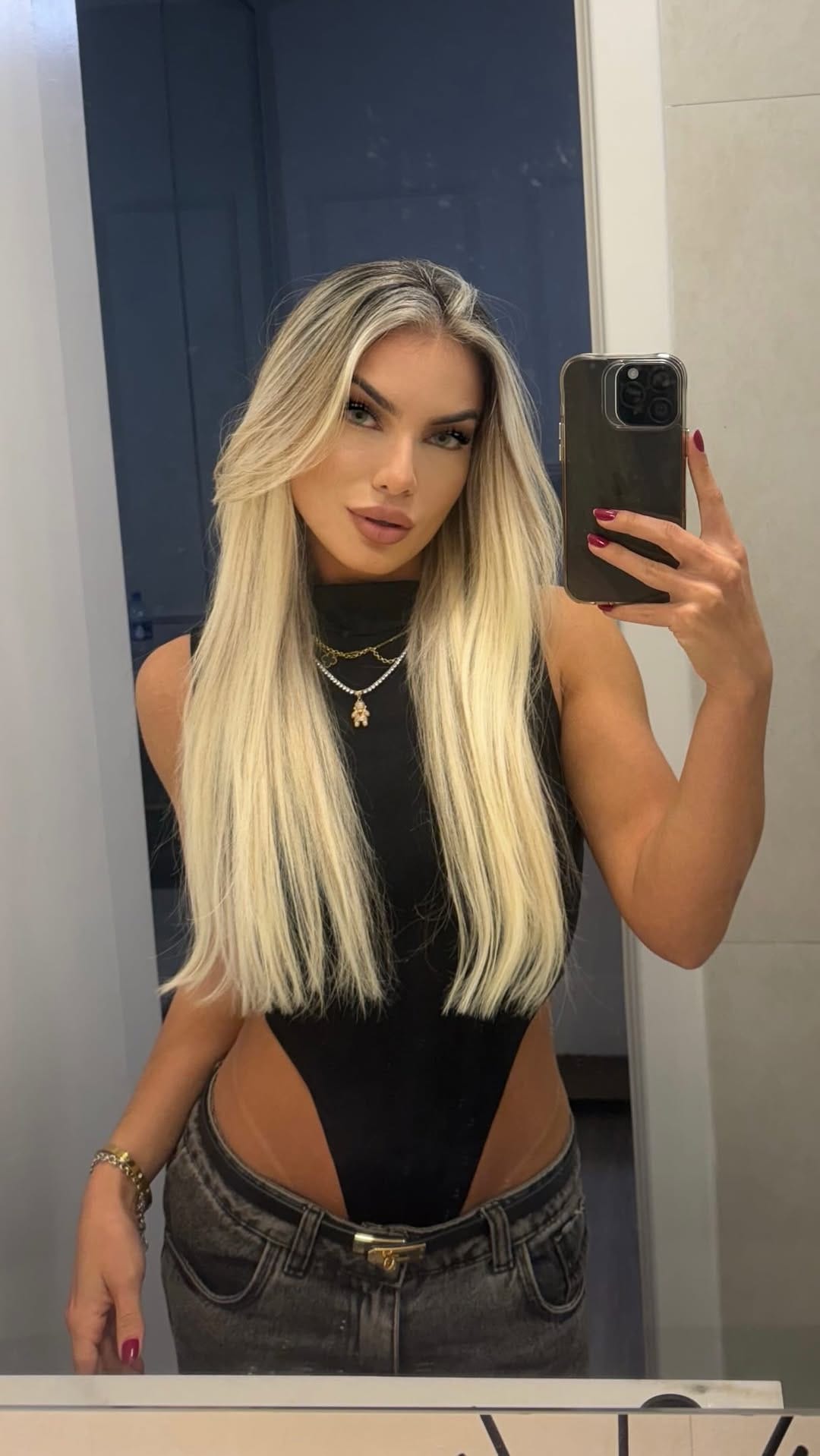 Post 1 by VICTORIA EROLES on Instagram (video)