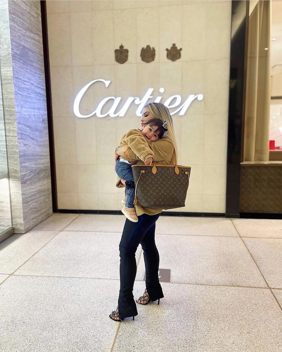 Post 10 by VICTORIA EROLES on Instagram (carousel)