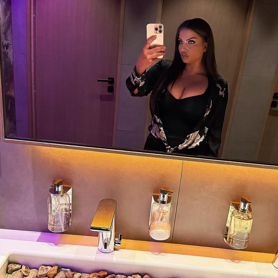 Post 3 by 𝒱𝒾𝒸𝓉𝑜𝓇𝒾𝒶 𝒲𝒶𝓁𝒶𝒹𝒾𝒶🤍🐆 on Instagram (image)