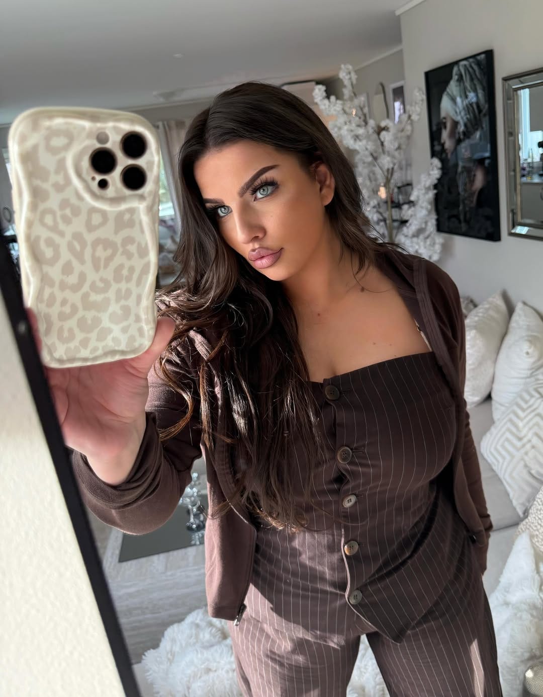 Post 2 by 𝒱𝒾𝒸𝓉𝑜𝓇𝒾𝒶 𝒲𝒶𝓁𝒶𝒹𝒾𝒶🤍🐆 on Instagram (carousel)