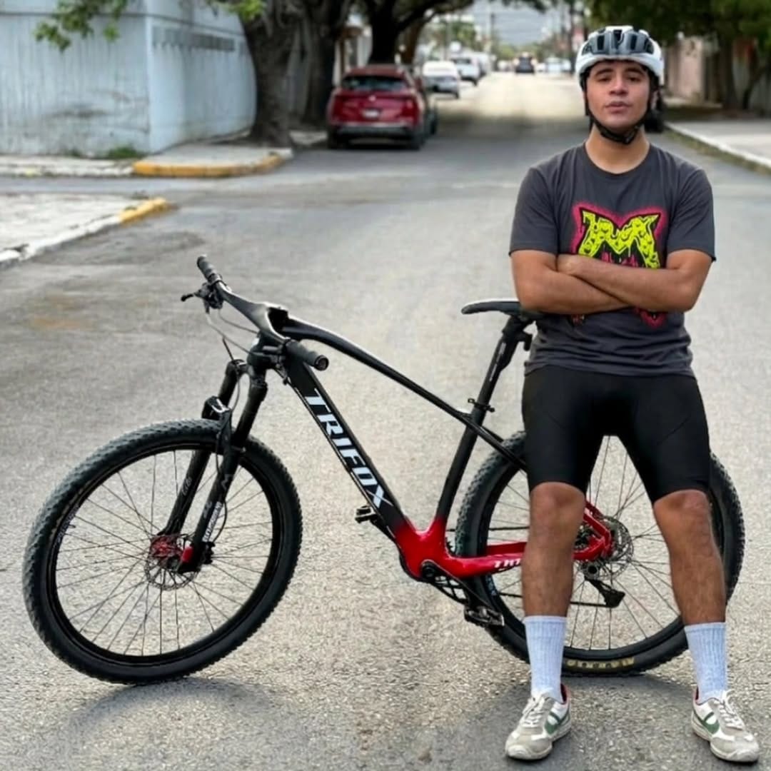 Post 8 by Alejandro Mendoza | MTB Content Creator on Instagram (carousel)