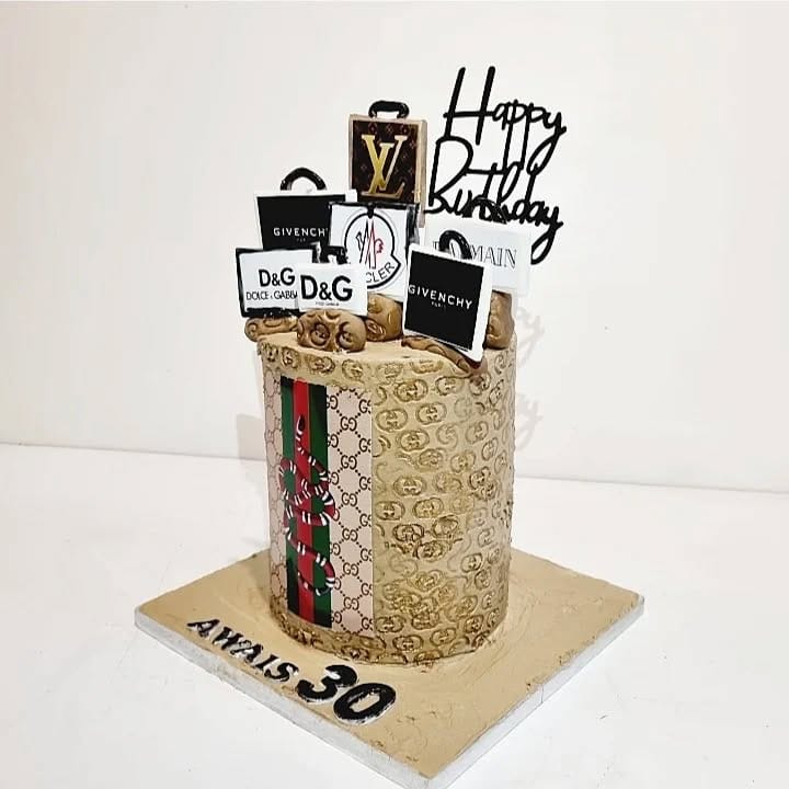 Post 9 by Sweet Illusion Cakes on Instagram (carousel)