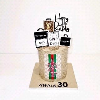 Post 8 by Sweet Illusion Cakes on Instagram (video)