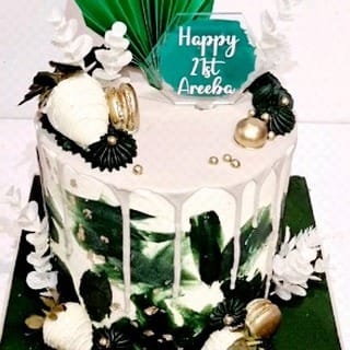Post 2 by Sweet Illusion Cakes on Instagram (video)
