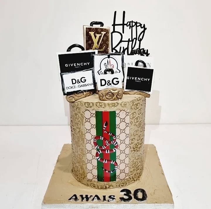 Post 10 by Sweet Illusion Cakes on Instagram (carousel)
