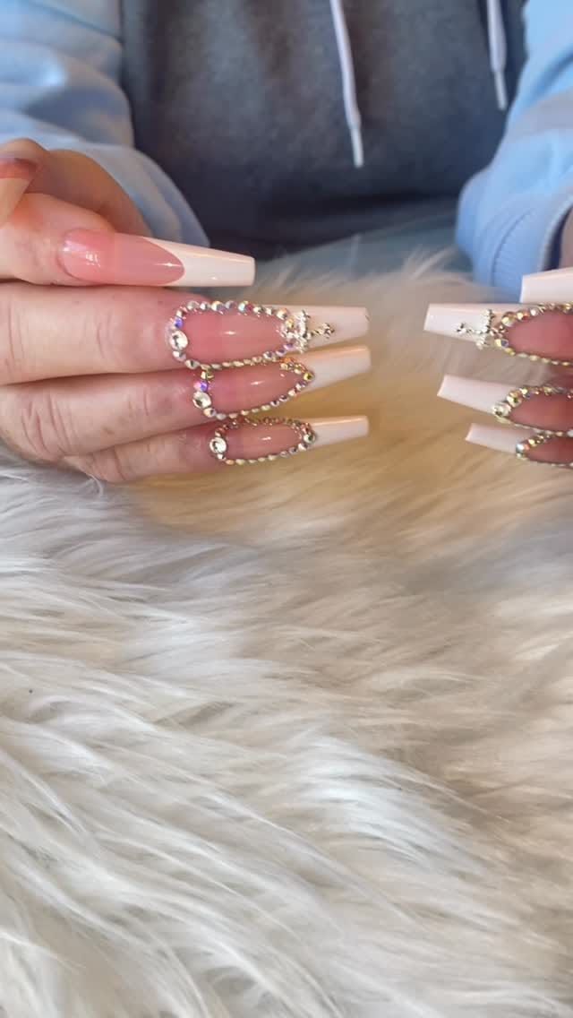 Post 10 by ✩🎀 🖤Victoria  🖤🎀 ✩🇨🇦 on Instagram (video)