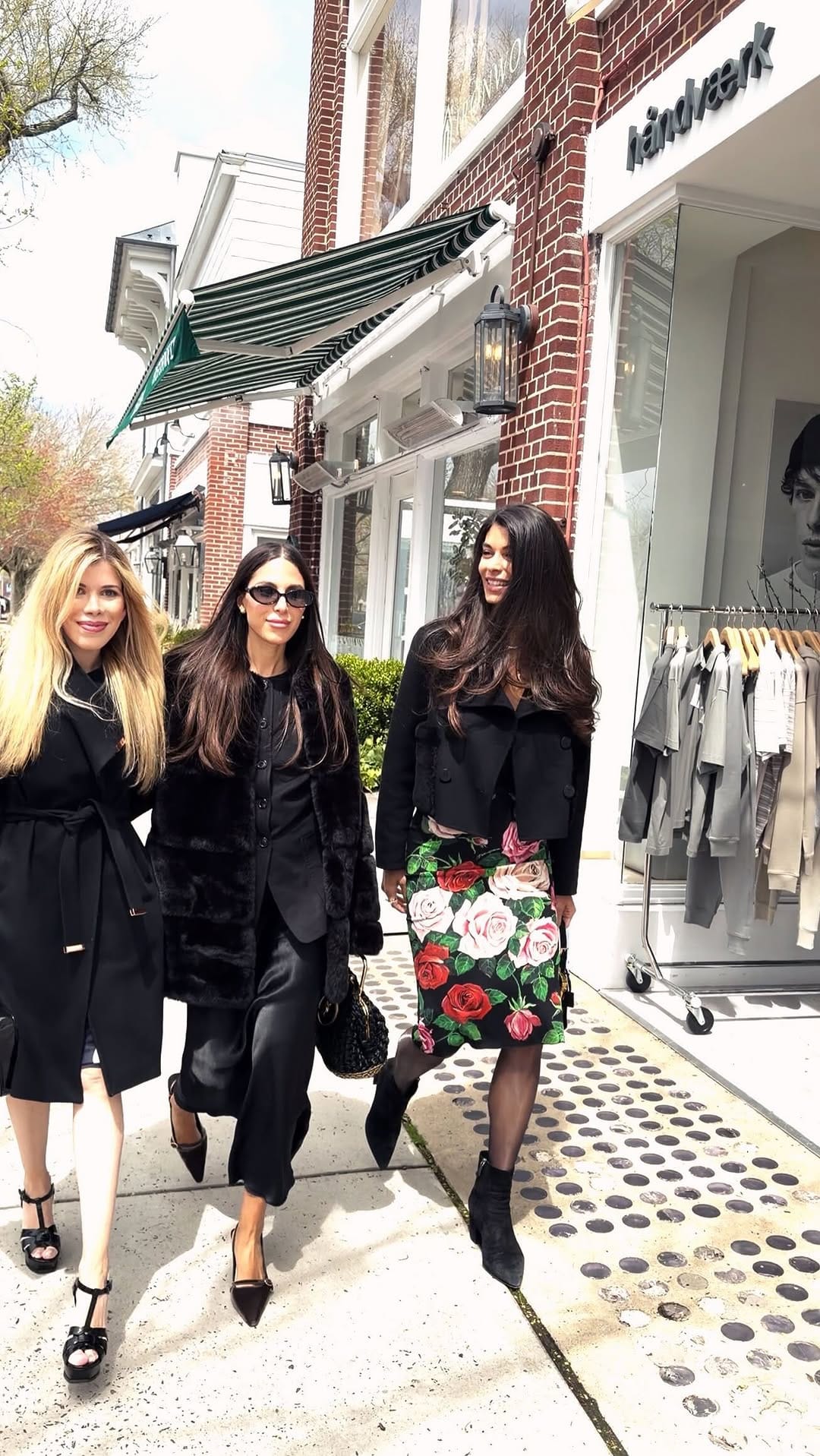 Post 3 by VICTORIA MILLER💎 on Instagram (video)