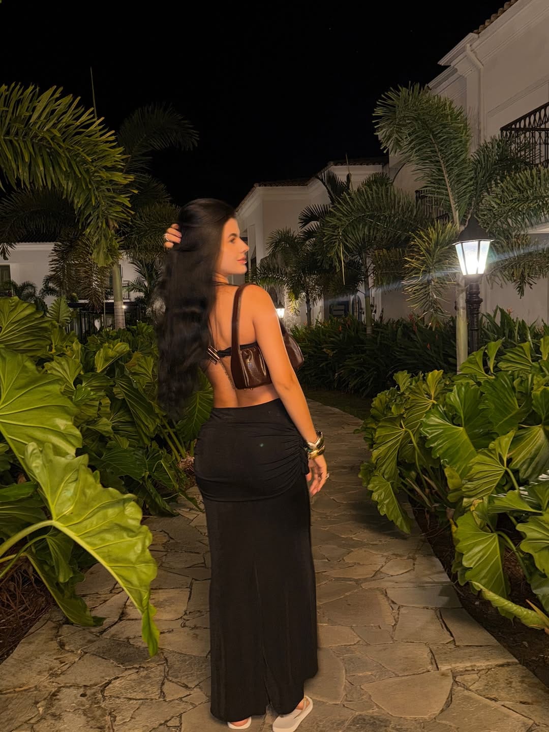 Post 5 by Gabrielle Prado • Maquiagens • perfumes • Victoria’s Secret on Instagram (carousel)