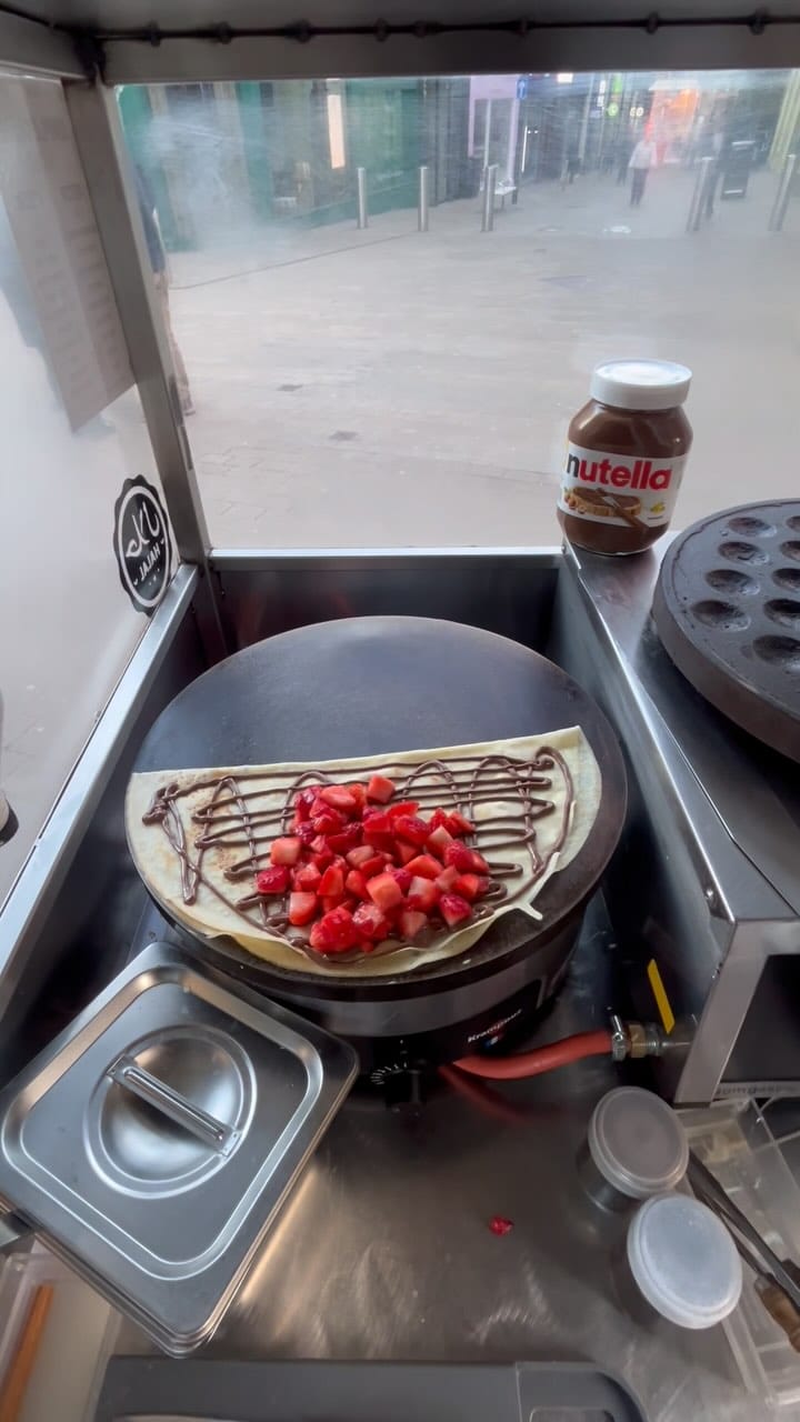 Post 8 by SIMPLE CRÊPE on Instagram (video)