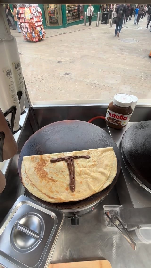 Post 5 by SIMPLE CRÊPE on Instagram (video)