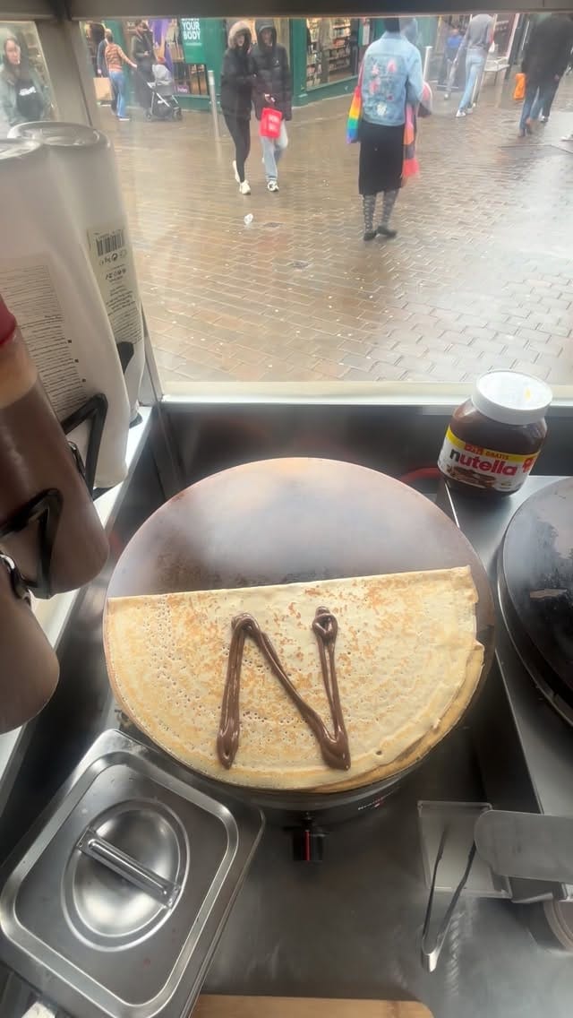 Post 3 by SIMPLE CRÊPE on Instagram (video)