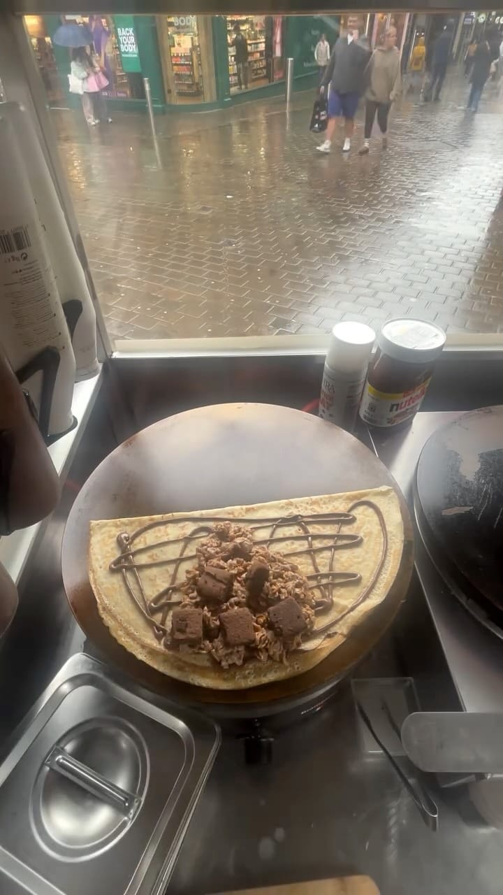 Post 2 by SIMPLE CRÊPE on Instagram (video)