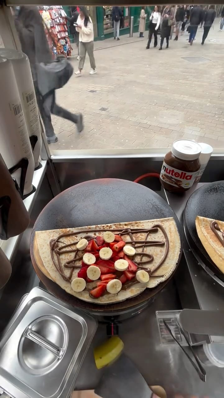 Post 1 by SIMPLE CRÊPE on Instagram (video)