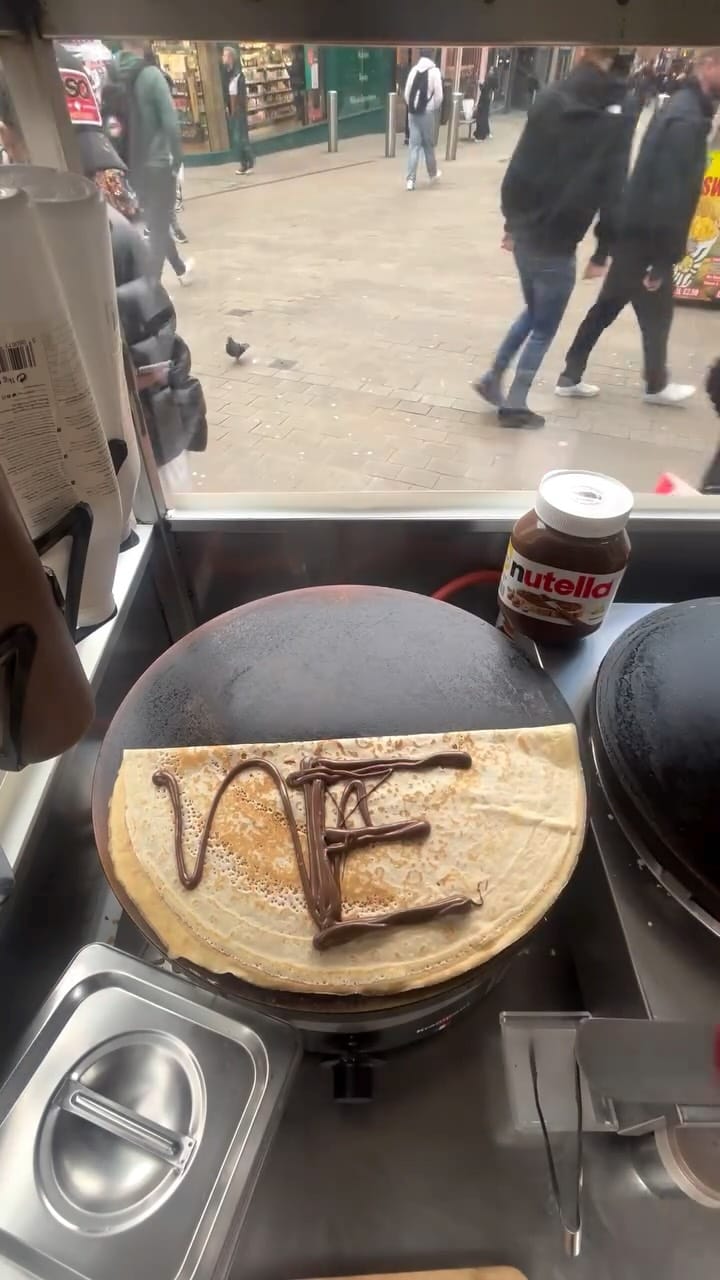 Post 6 by SIMPLE CRÊPE on Instagram (video)