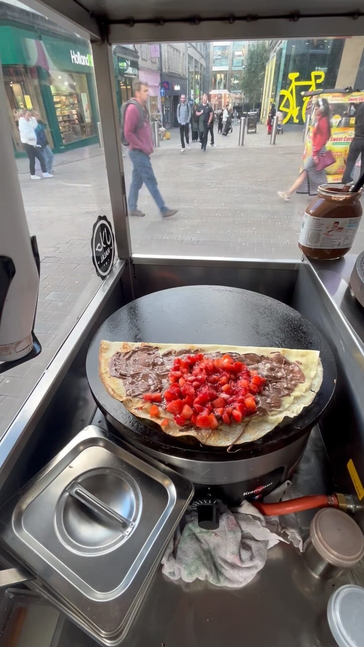 Post 10 by SIMPLE CRÊPE on Instagram (video)