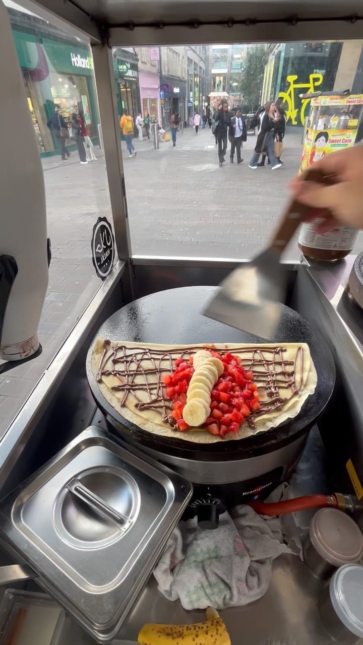 Post 9 by SIMPLE CRÊPE on Instagram (video)