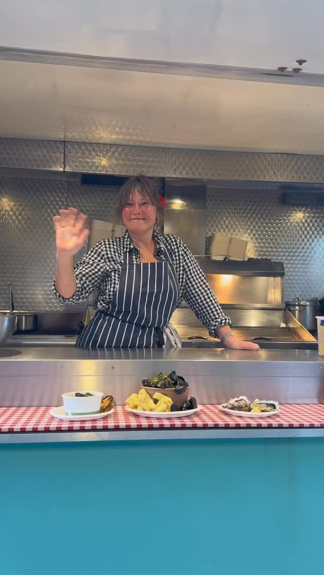 Post 4 by Julia's Lobster Truck on Instagram (video)