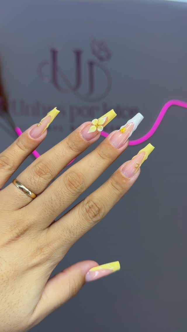 Post 9 by Joice T. Grein | Nail designer | Instrutora |📍Bal. Piçarras sc on Instagram (video)
