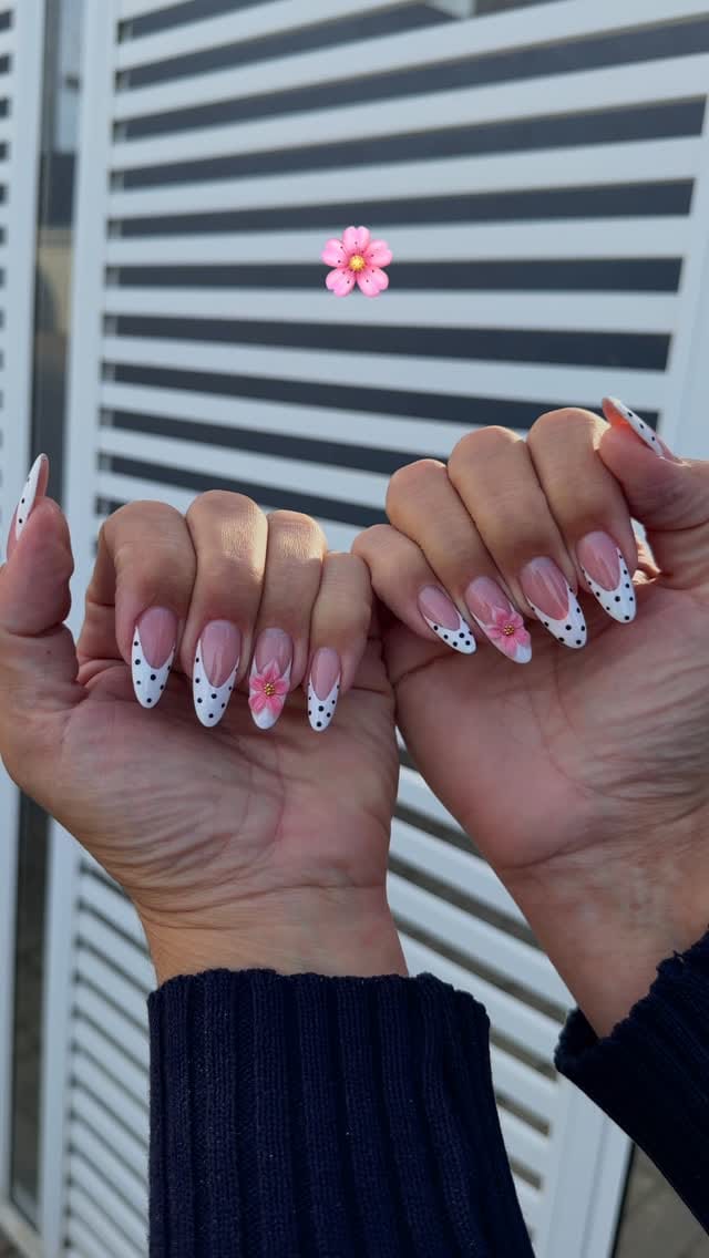 Post 4 by Joice T. Grein | Nail designer | Instrutora |📍Bal. Piçarras sc on Instagram (video)