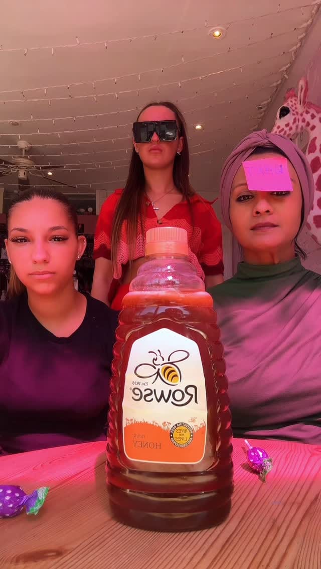 Post 4 by Pink Kiwi on Instagram (video)