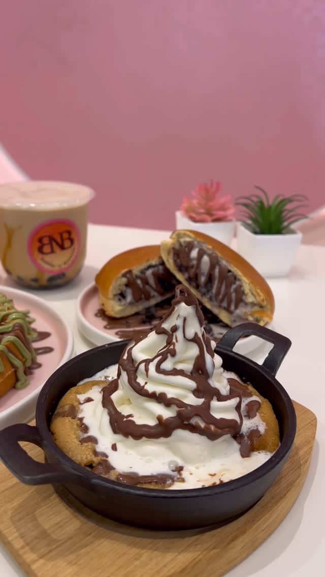 Post 6 by VHS (Roopal & Priya) 🍫🍊☕️🥭 on Instagram (video)