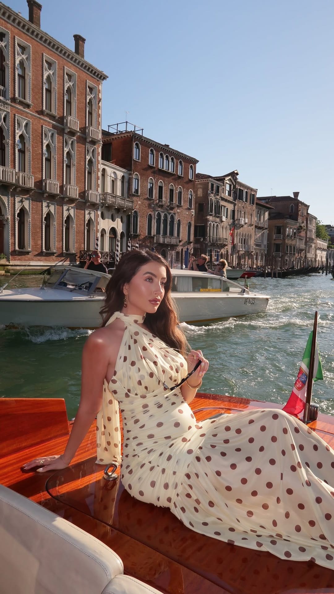 Post 2 by VIKTORIA ATHANASIOU on Instagram (video)