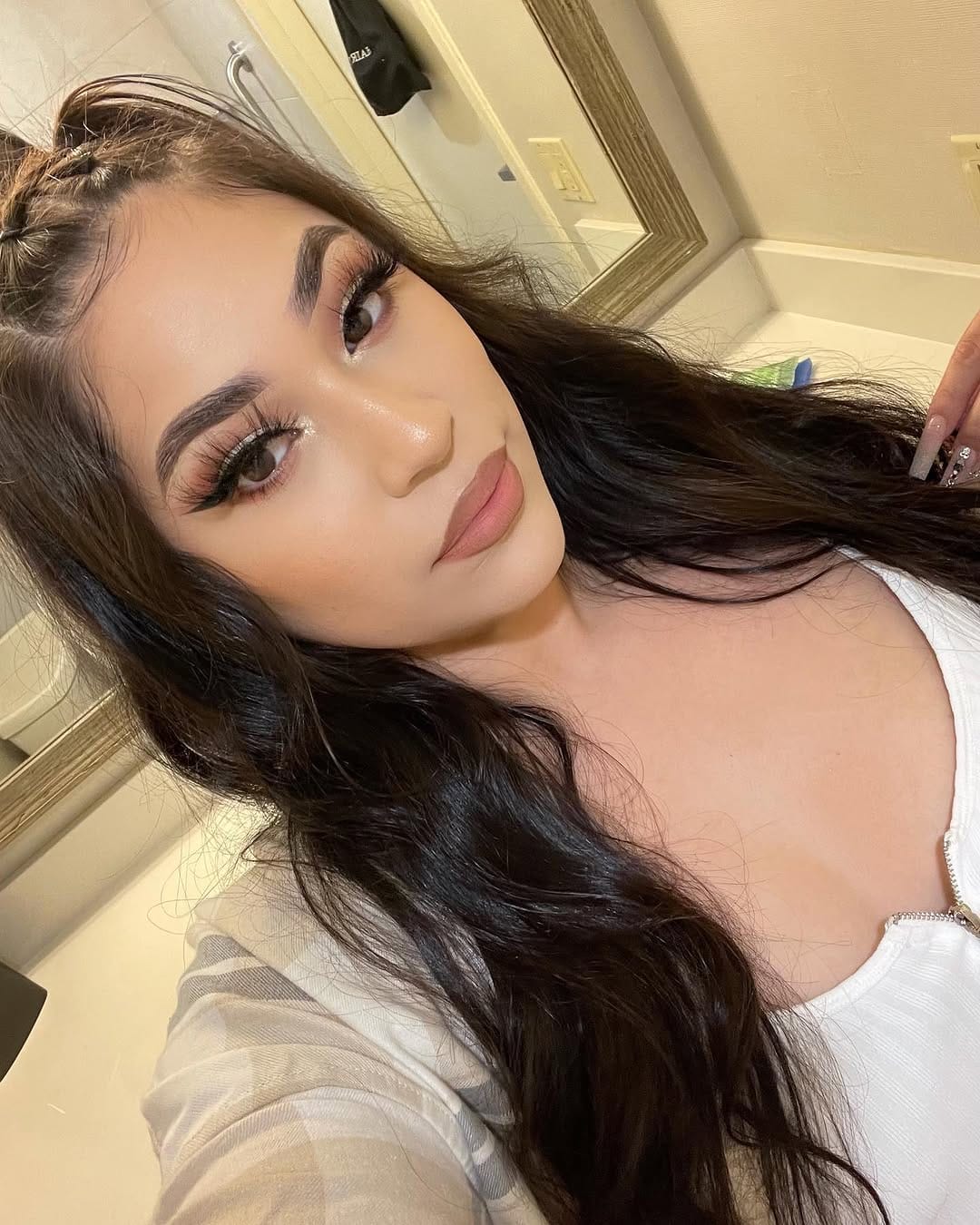 Post 9 by @victoriaaangelique on Instagram (image)