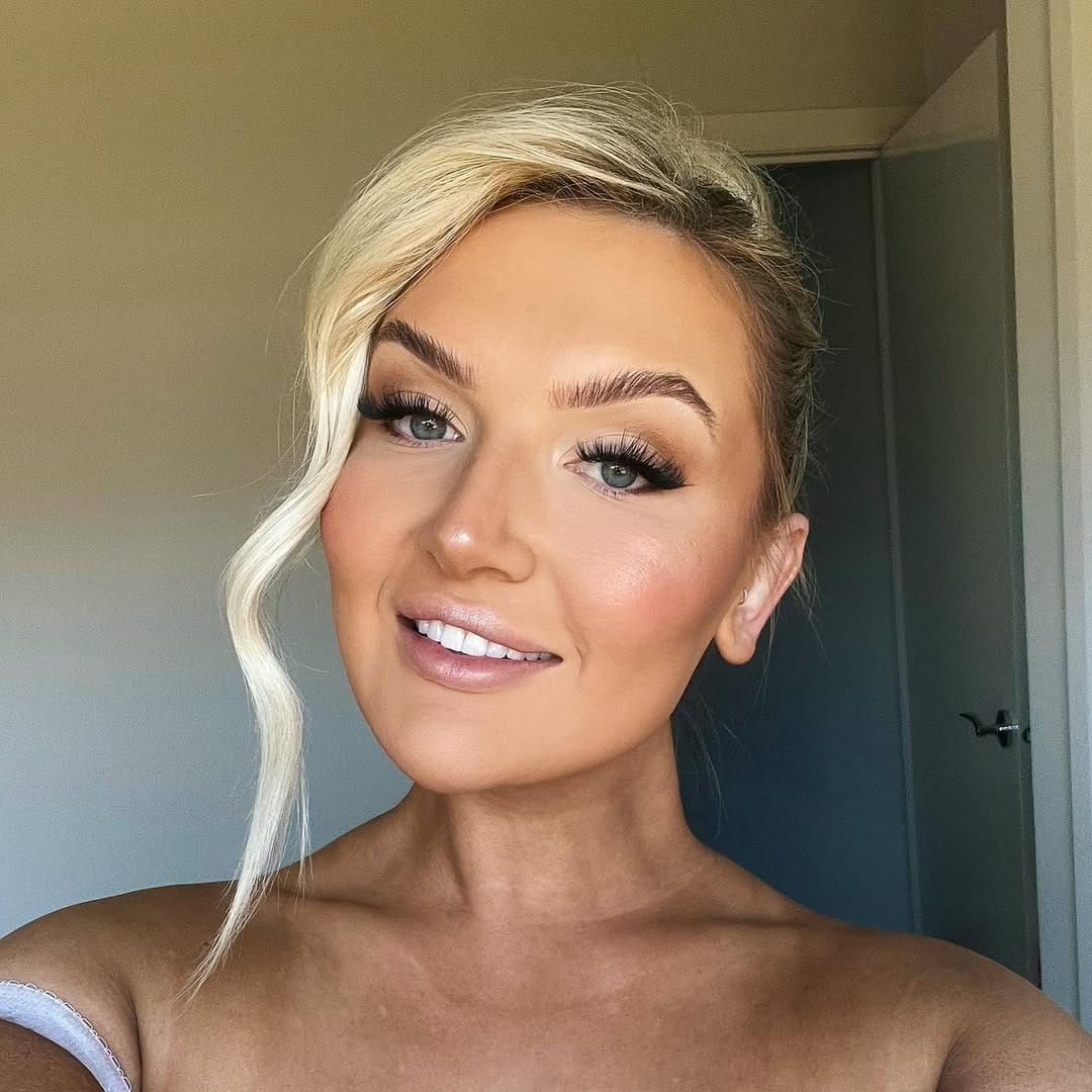 Post 10 by 𝐂𝐇𝐀𝐑𝐋𝐎𝐓𝐓𝐄 𝐒𝐖𝐄𝐄𝐓𝐋𝐀𝐍𝐃 - Makeup Artist on Instagram (image)