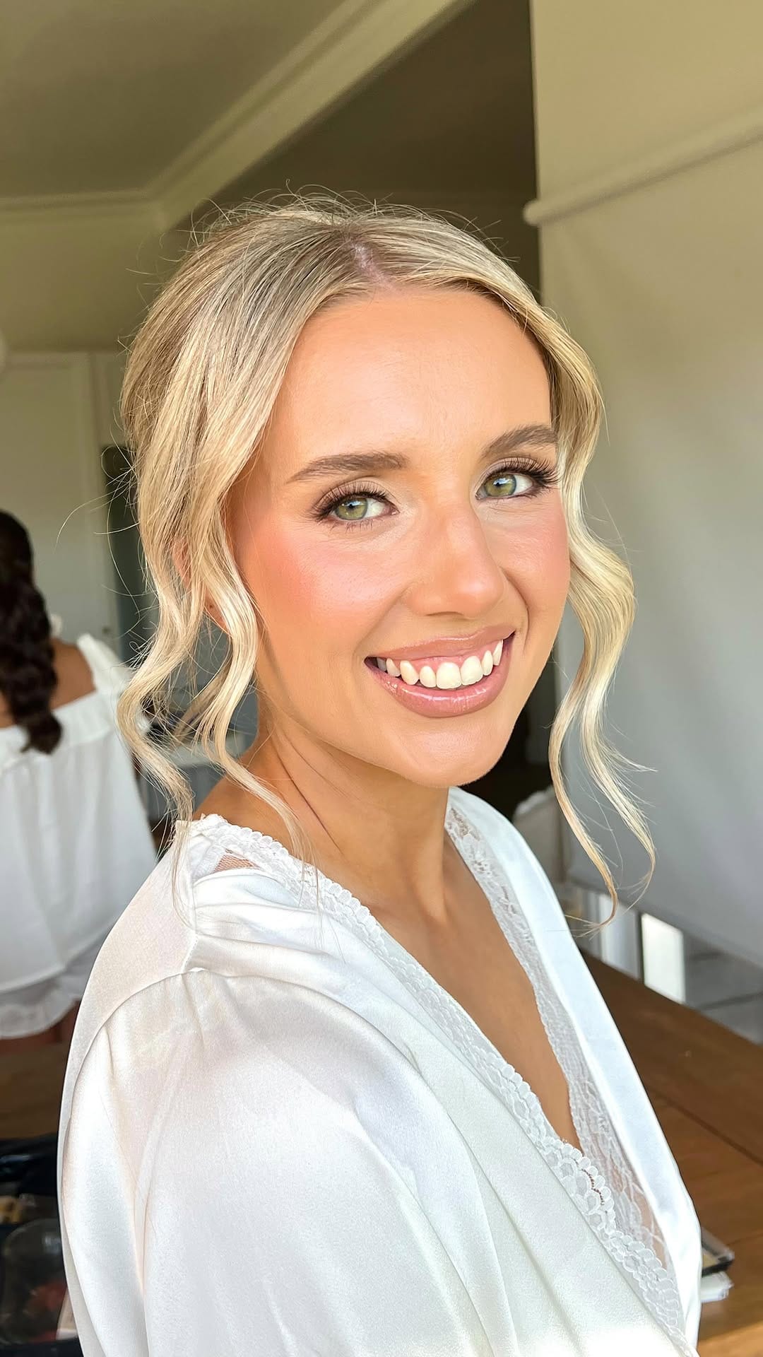 Post 5 by 𝐂𝐇𝐀𝐑𝐋𝐎𝐓𝐓𝐄 𝐒𝐖𝐄𝐄𝐓𝐋𝐀𝐍𝐃 - Makeup Artist on Instagram (video)