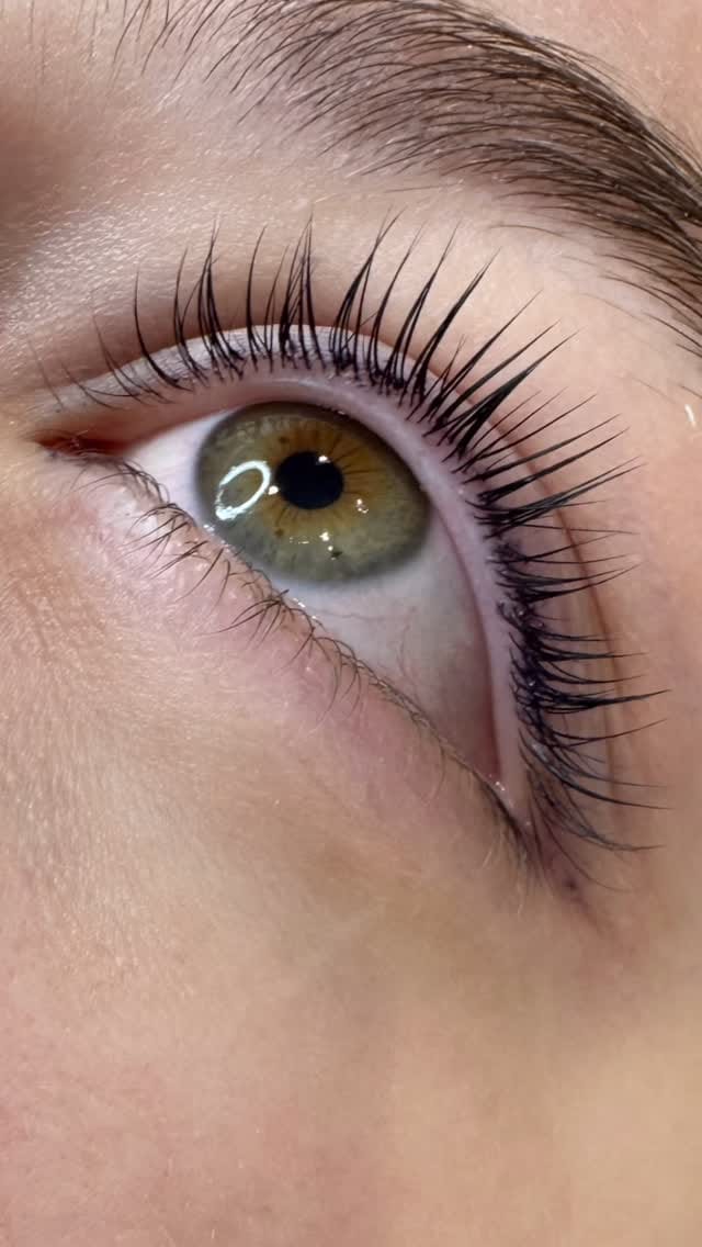 Post 3 by The Beauty Studio on Instagram (video)