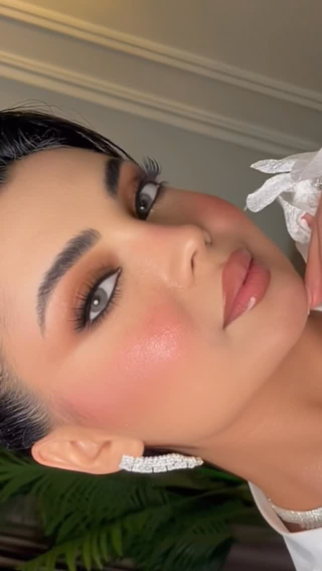 Post 8 by VICTORIA - Bridal & Evening Make Up Artist on Instagram (video)