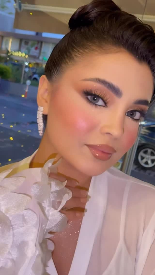 Post 7 by VICTORIA - Bridal & Evening Make Up Artist on Instagram (video)