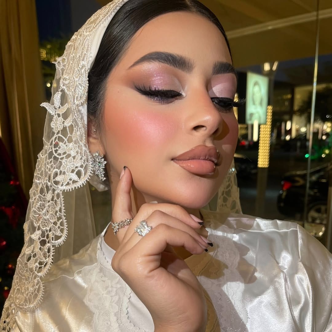 Post 4 by VICTORIA - Bridal & Evening Make Up Artist on Instagram (carousel)