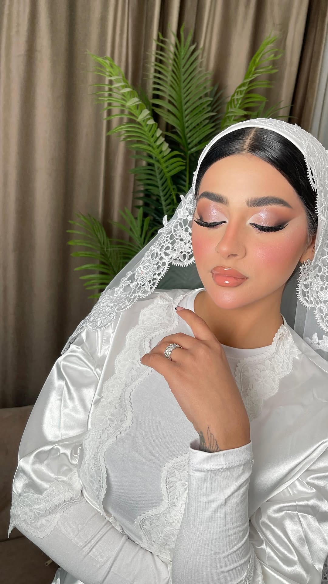 Post 5 by VICTORIA - Bridal & Evening Make Up Artist on Instagram (video)