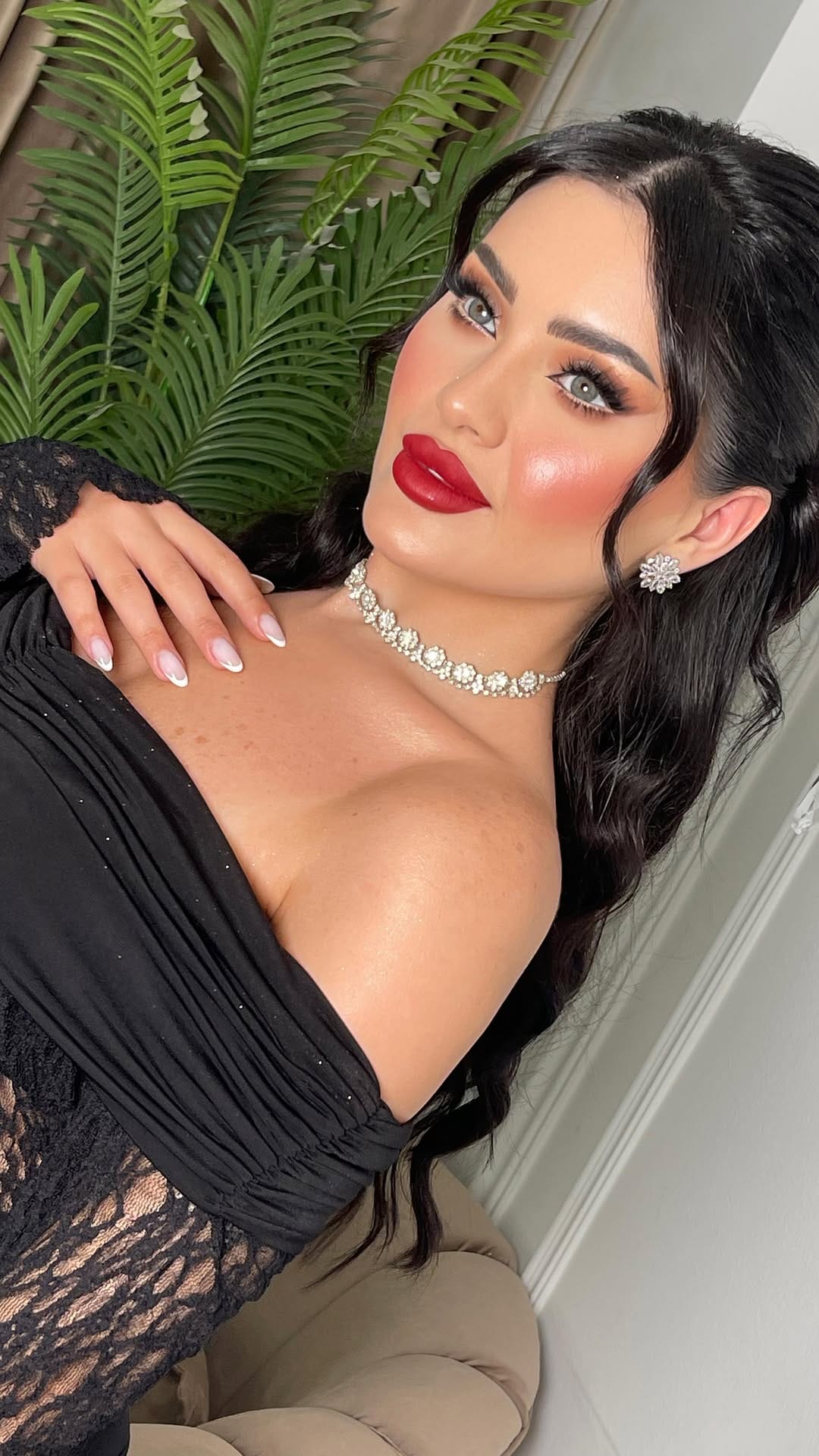 Post 1 by VICTORIA - Bridal & Evening Make Up Artist on Instagram (video)