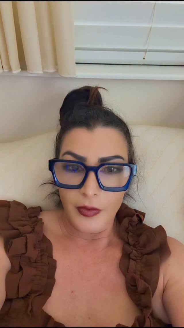 Post 8 by Lisa Marie Varon on Instagram (video)