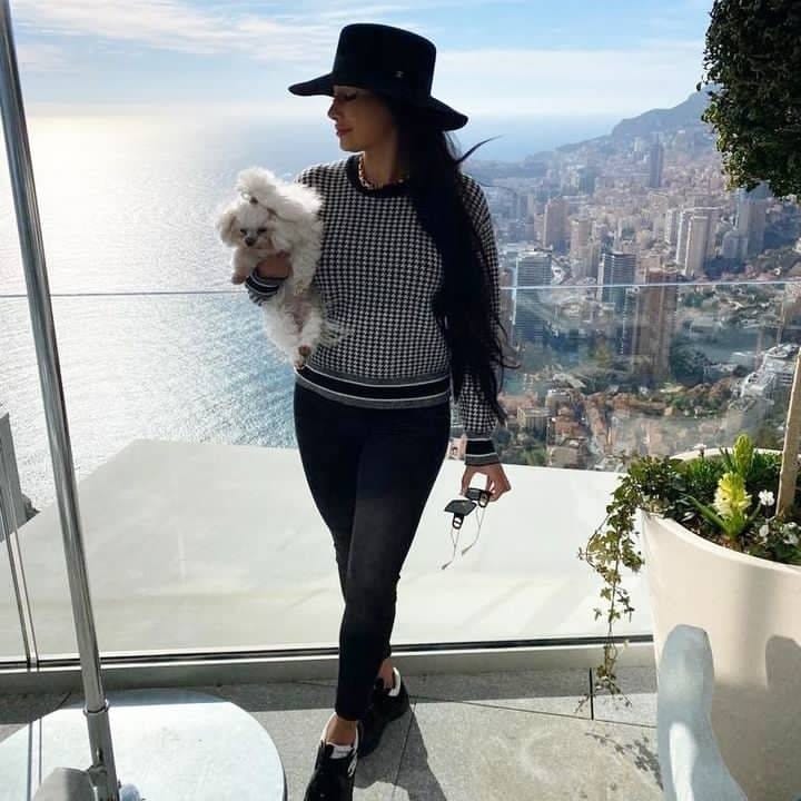 Post 6 by Lauriel Benneth on Instagram (image)