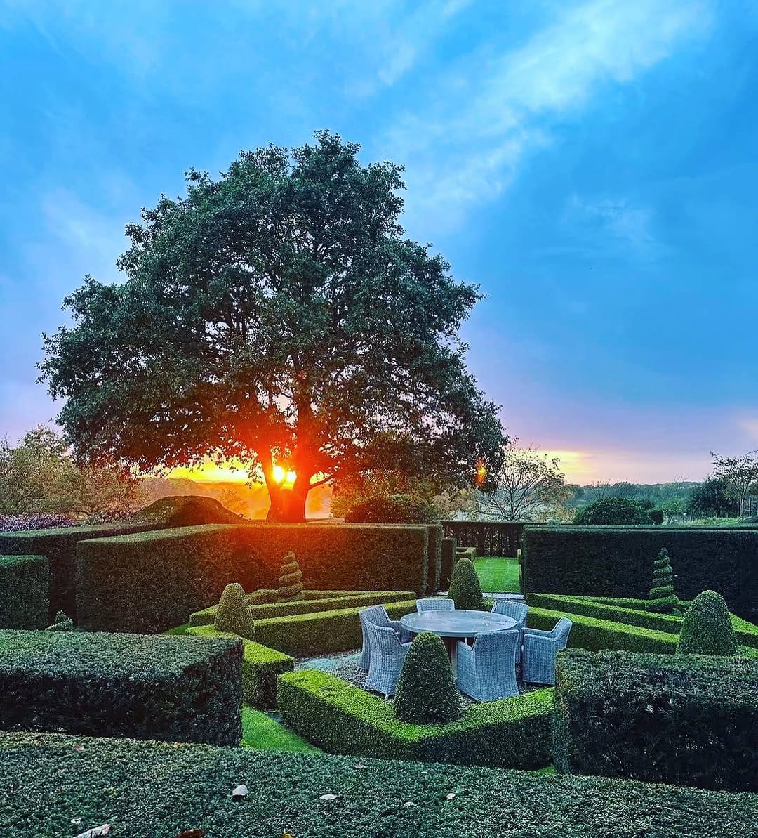 Post 2 by Rebecca - Location house on Instagram (image)
