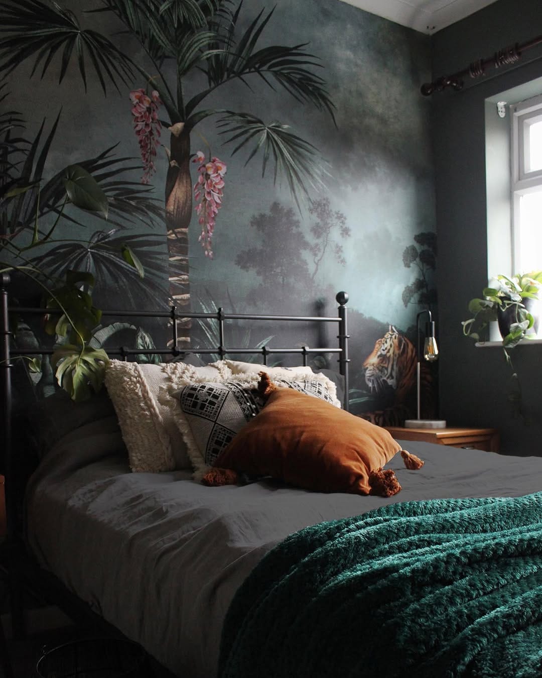 Post 6 by Amber Kaye on Instagram (image)