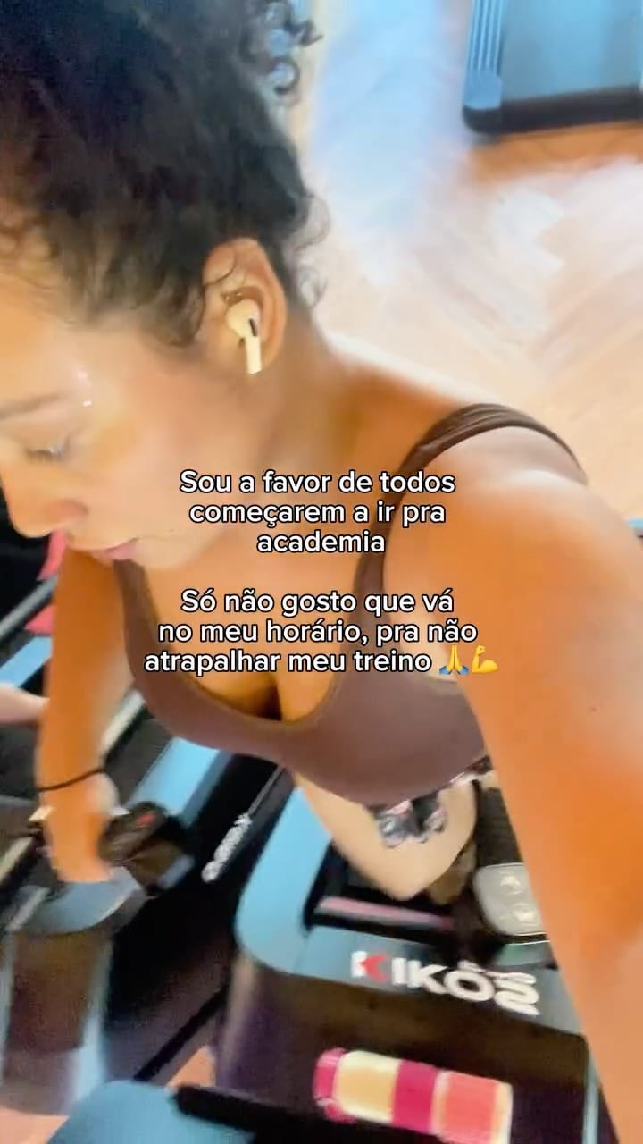 Post 7 by Victória Laís on Instagram (video)