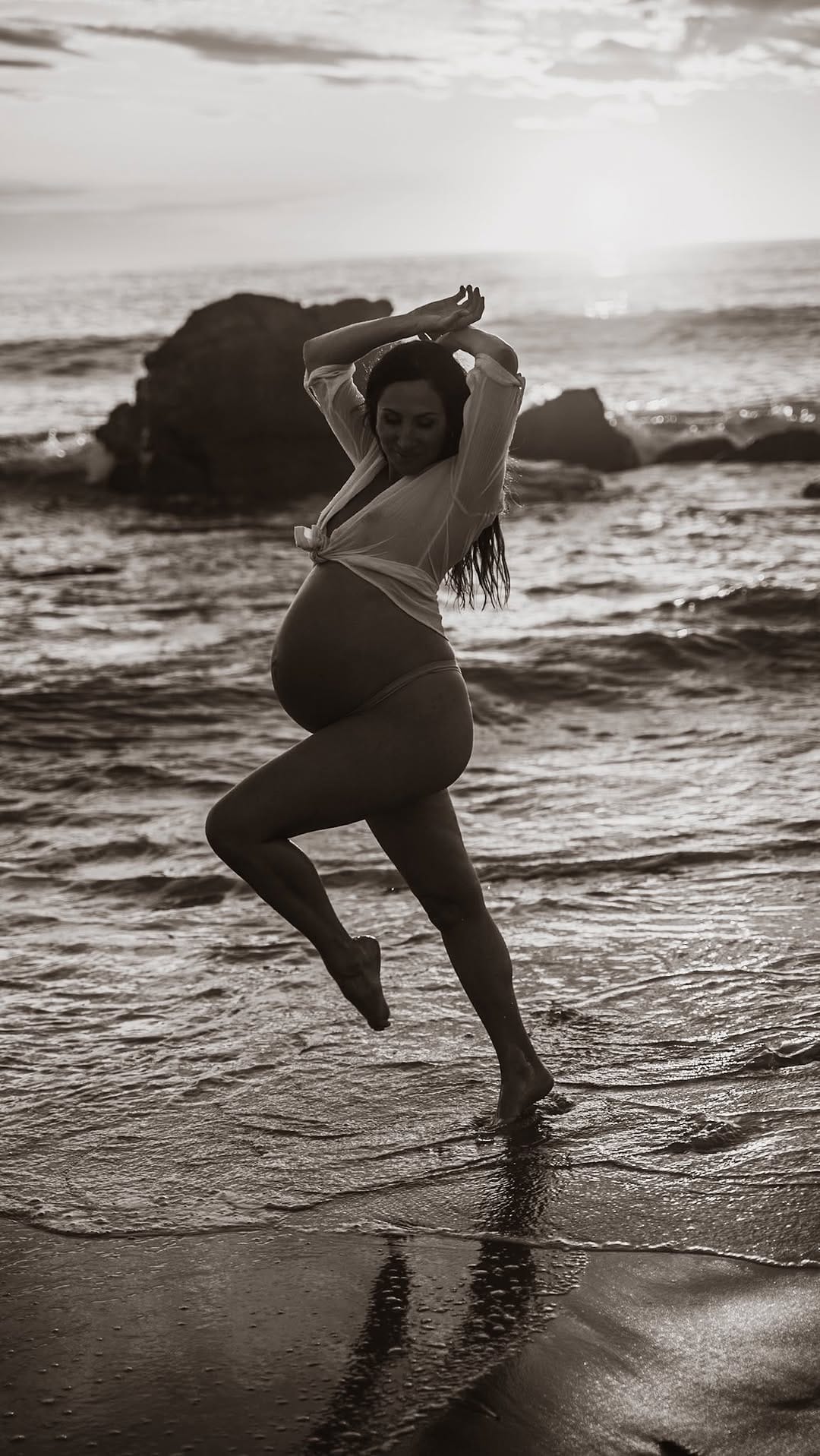 Post 6 by Adelaide photographer ~ Motherhood and Underwater on Instagram (video)