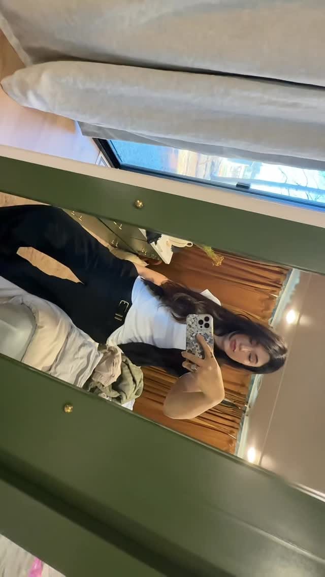 Post 2 by 𝓣𝓮𝓼𝓼𝓪 𝓣𝓮𝓻𝓻𝔂 on Instagram (video)