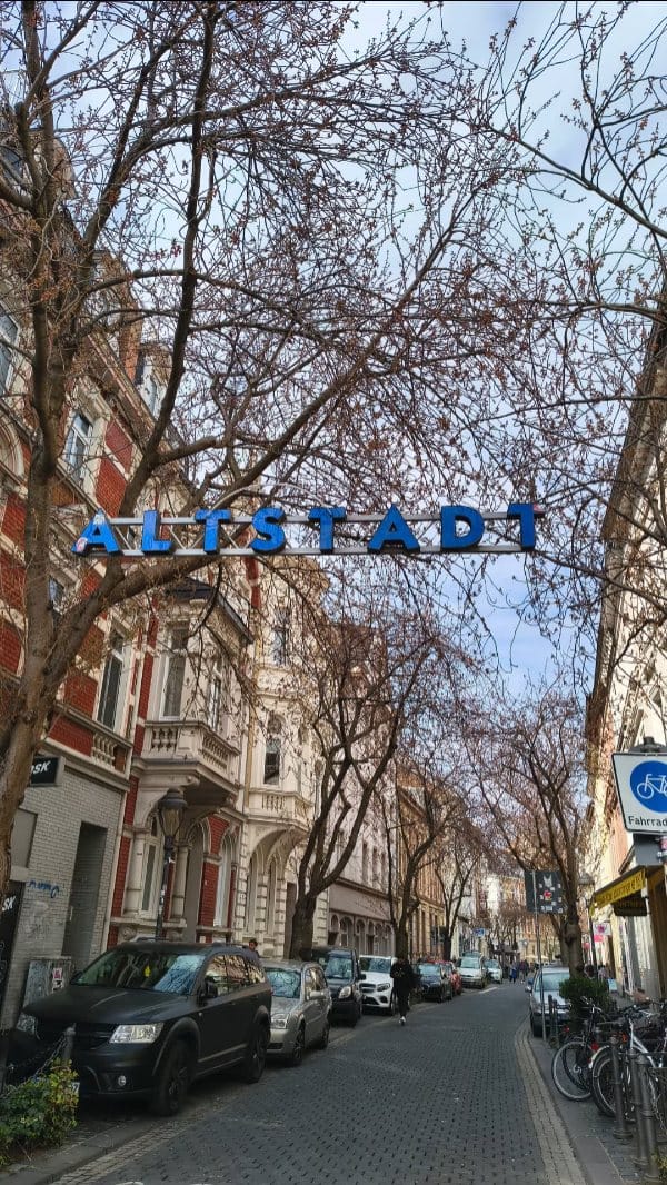 Post 4 by kirschbluete bonn on Instagram (video)