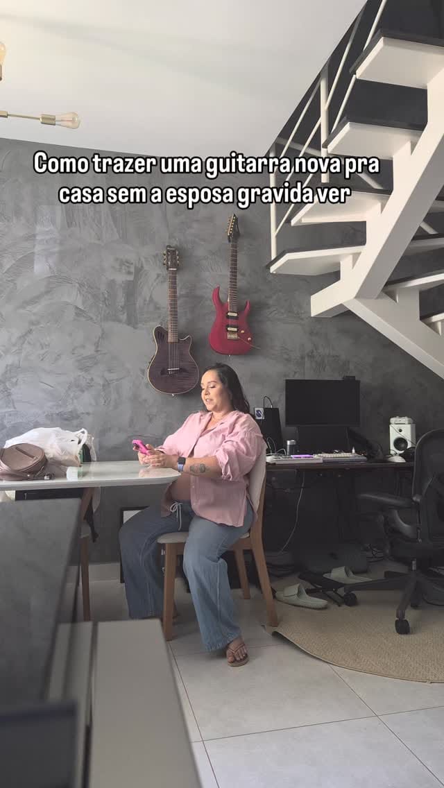 Post 3 by Débora Silva on Instagram (video)