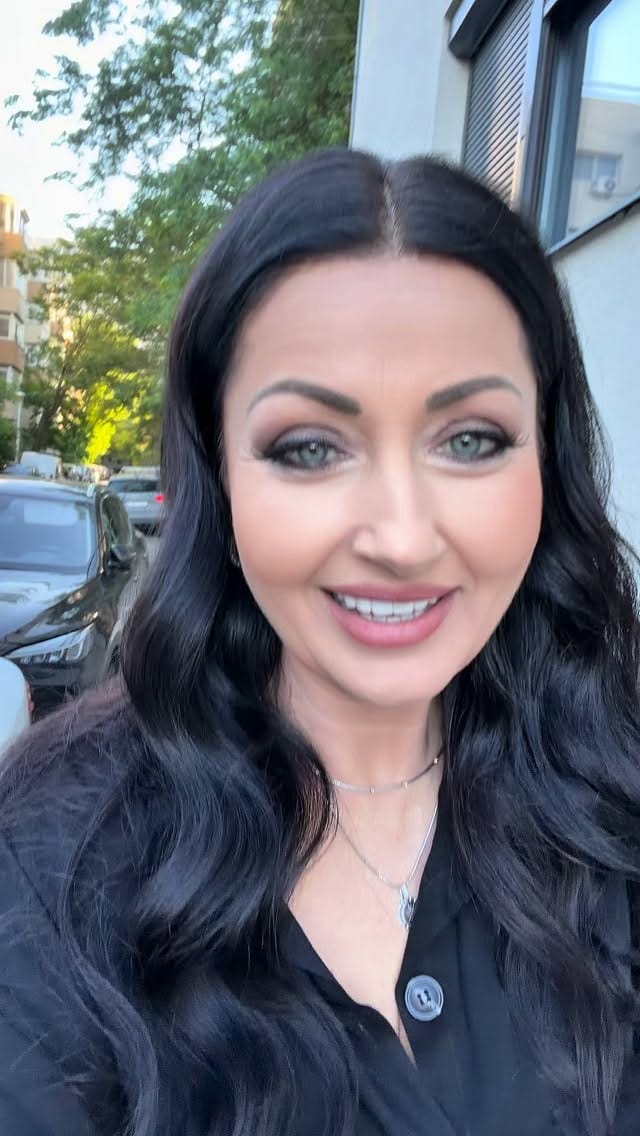 Post 4 by Gabriela Cristea on Instagram (video)