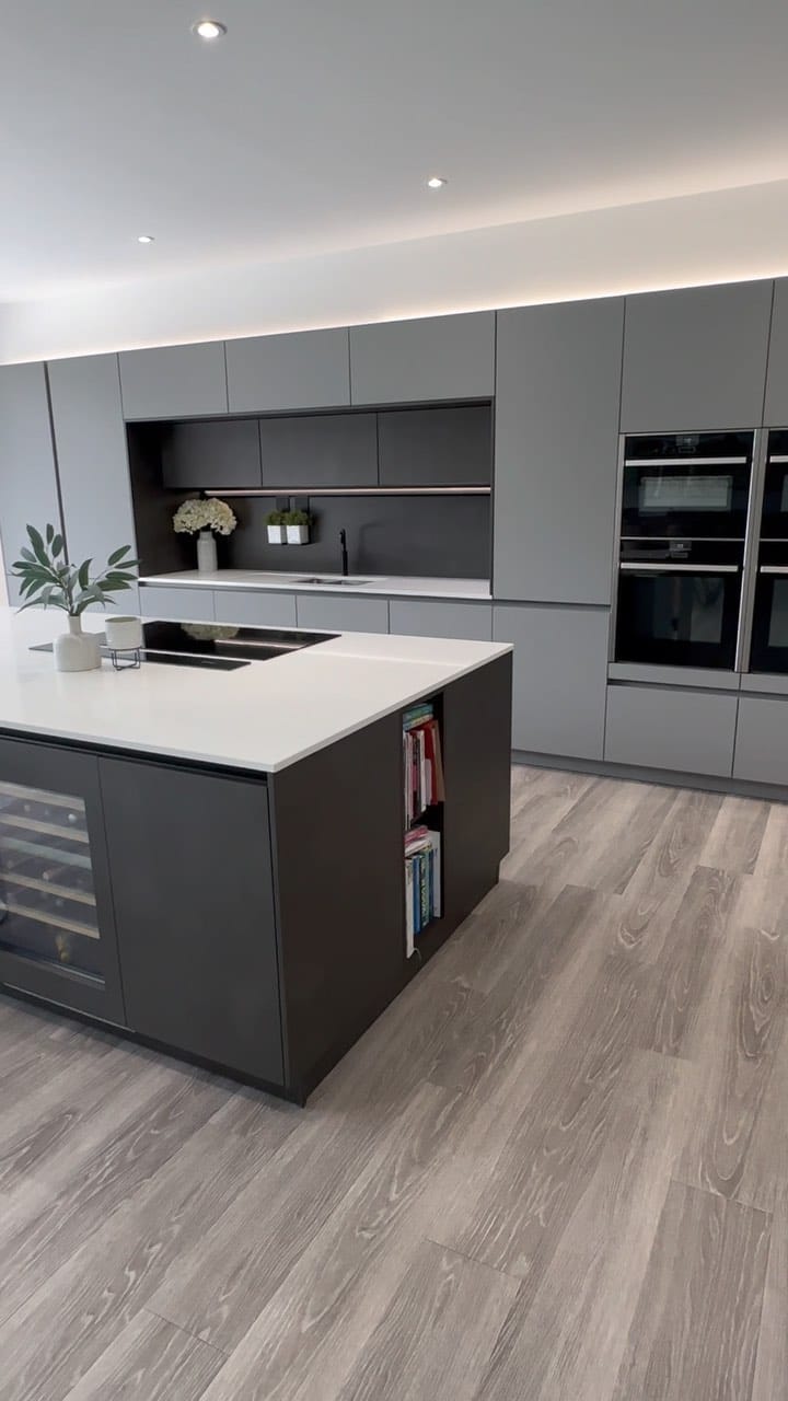 Post 1 by ᕼᗩᑎᑎᗩᕼ on Instagram (video)