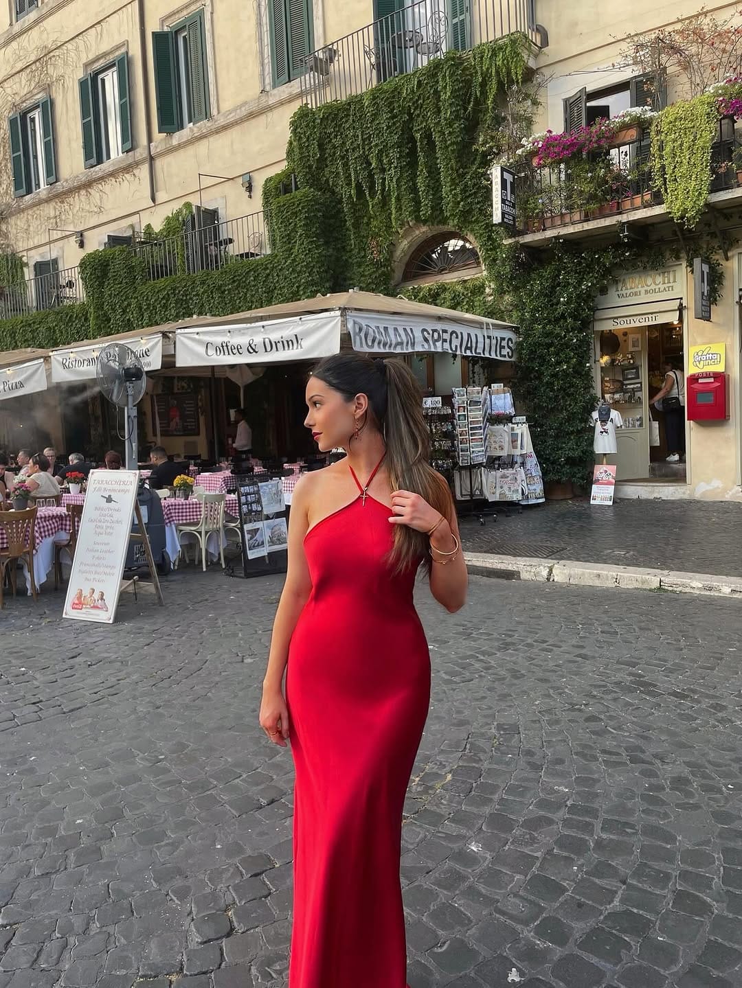 Post 2 by Victoria Ruiz Devesa on Instagram (carousel)